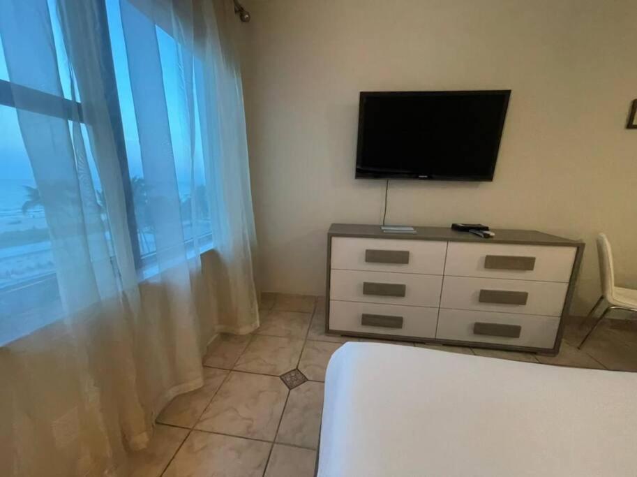 Chic Ocean Front Studio! Apartment ไมอามีบีช ภายนอก รูปภาพ