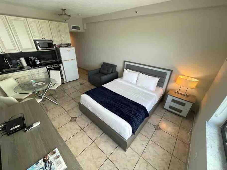 Chic Ocean Front Studio! Apartment ไมอามีบีช ภายนอก รูปภาพ