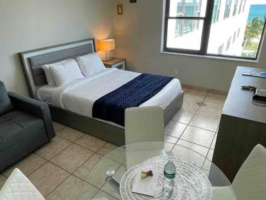 Chic Ocean Front Studio! Apartment ไมอามีบีช ภายนอก รูปภาพ