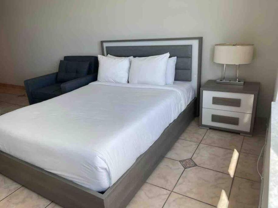 Chic Ocean Front Studio! Apartment ไมอามีบีช ภายนอก รูปภาพ