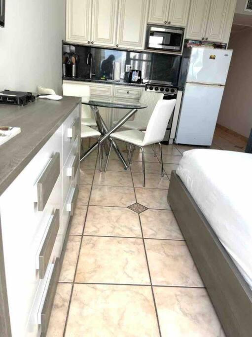 Chic Ocean Front Studio! Apartment ไมอามีบีช ภายนอก รูปภาพ