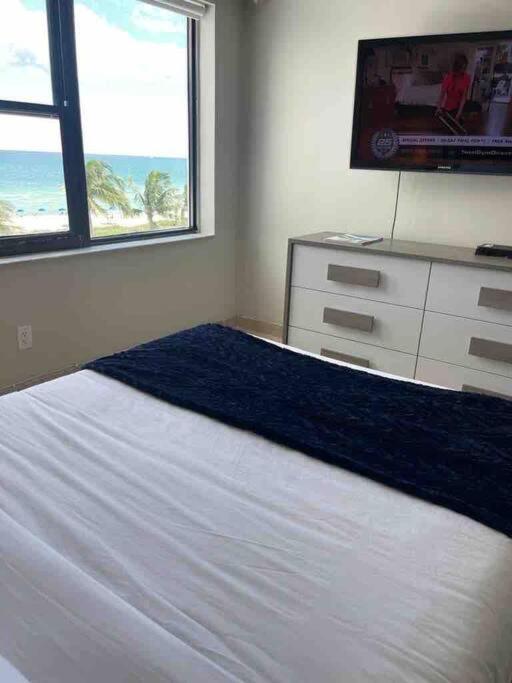 Chic Ocean Front Studio! Apartment ไมอามีบีช ภายนอก รูปภาพ